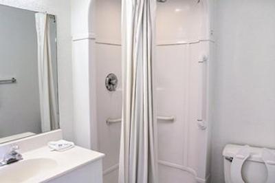 متل 6 فرسنو-بلاکستون نرد