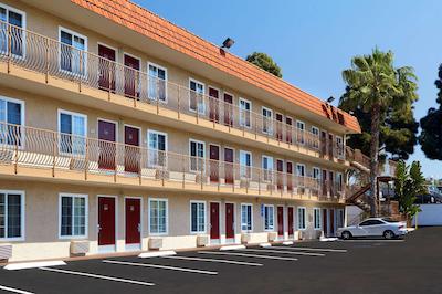 رد روف این سان دیگو-پاسیفیک بیچ / اسیورلد اریا