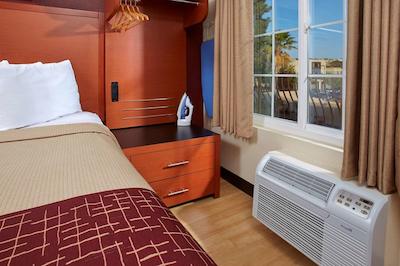 رد روف این سان دیگو-پاسیفیک بیچ / اسیورلد اریا