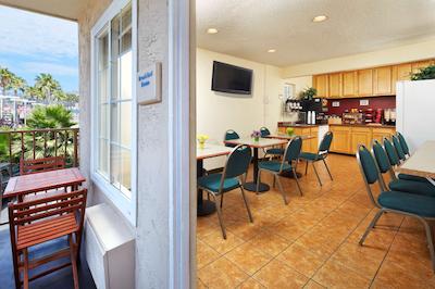 رد روف این سان دیگو-پاسیفیک بیچ / اسیورلد اریا