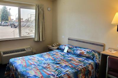 متل 6 فرسنو-بلاکستون اسود