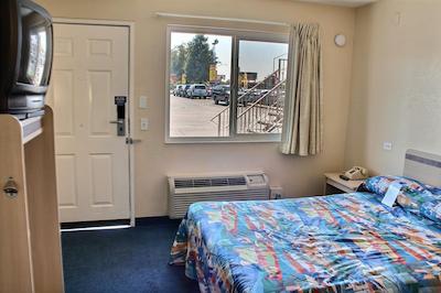 متل 6 فرسنو-بلاکستون اسود