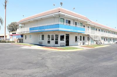 متل 6 فرسنو-بلاکستون اسود