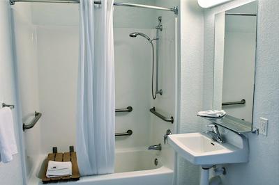 متل 6 فرسنو-بلاکستون اسود