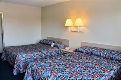 متل 6 فرسنو-بلاکستون اسود