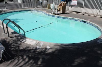 متل 6 فرسنو-بلاکستون اسود