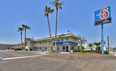 متل 6 فنیکس آیرپرت-24د استریت