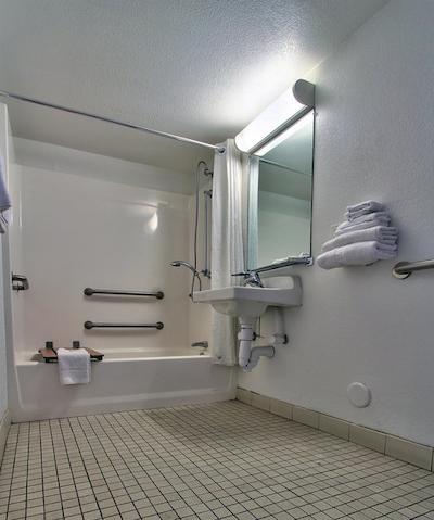 متل 6 فنیکس آیرپرت-24د استریت