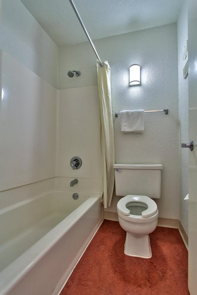 متل 6 فنیکس آیرپرت-24د استریت