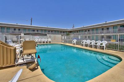 متل 6 فنیکس آیرپرت-24د استریت