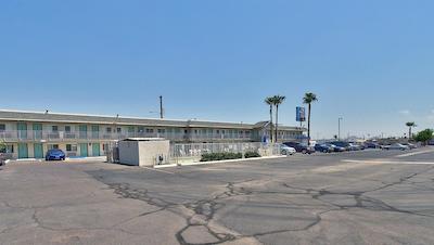 متل 6 فنیکس آیرپرت-24د استریت