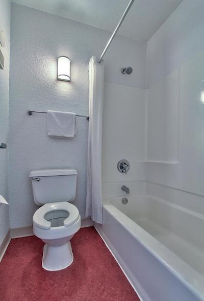 متل 6 فنیکس آیرپرت-24د استریت