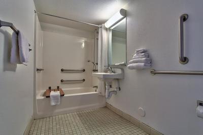 متل 6 فنیکس آیرپرت-24د استریت