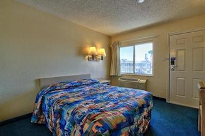 متل 6 فنیکس آیرپرت-24د استریت