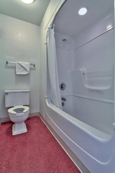 متل 6 فنیکس ایست