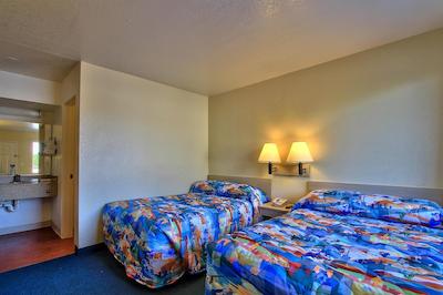 متل 6 فنیکس ایست