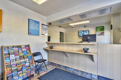 متل 6 فنیکس ایست