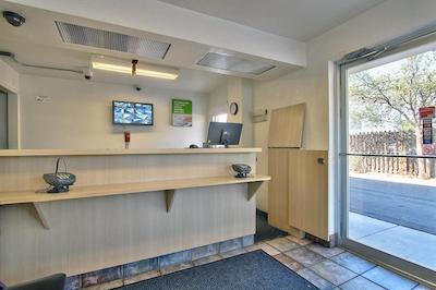 متل 6 فنیکس ایست