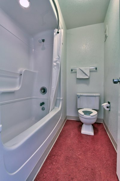 متل 6 فنیکس ایست