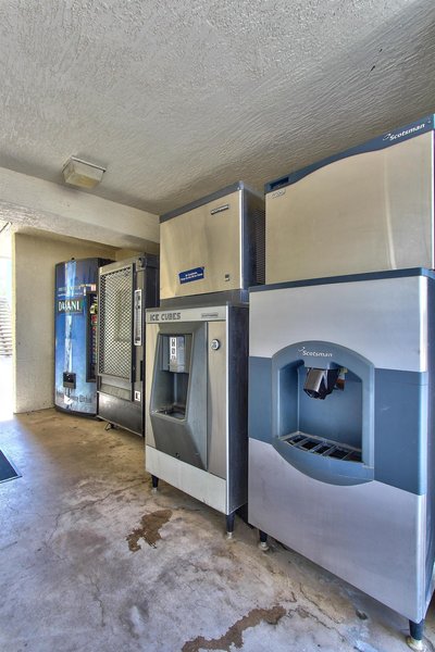 متل 6 فنیکس ایست