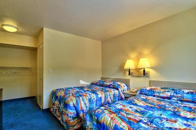 متل 6 فنیکس ایست