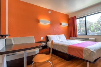 متل 6 سان دیگو-سیرکل-میسشن والی