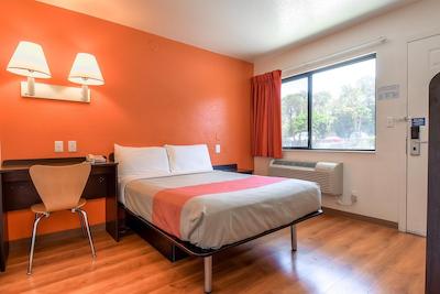 متل 6 سان دیگو-سیرکل-میسشن والی