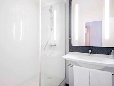 هتل ایبیز منتپلیر سنتر کمدی