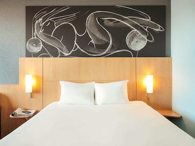 هتل ایبیز منتپلیر سنتر کمدی