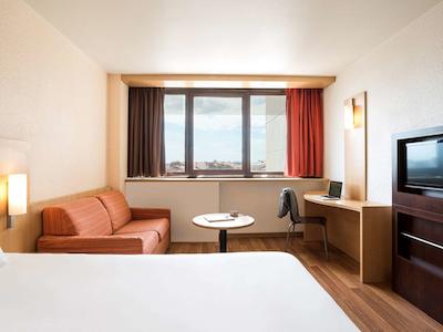 هتل ایبیز منتپلیر سنتر کمدی