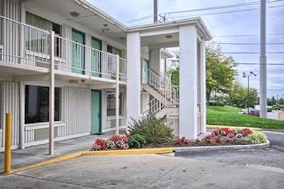 متل 6 لکسینگتون ایست