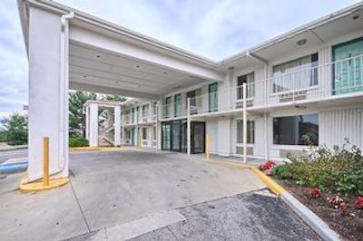 متل 6 لکسینگتون ایست