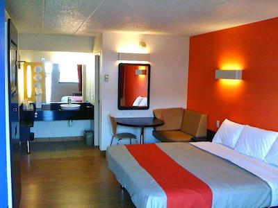 متل 6 کلومبوز وردینگتون