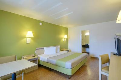 متل 6 هوستون ایست-بتون