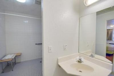 متل 6 هوستون ایست-بتون