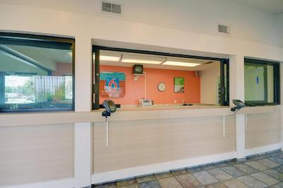 متل 6 هوستون ایست-بتون