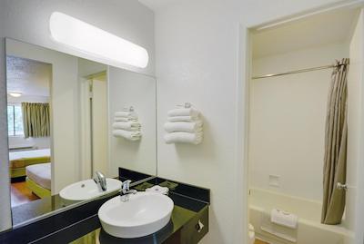 متل 6 هوستون ایست-بتون