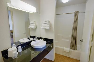 متل 6 هوستون ایست-بتون