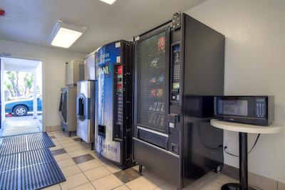 متل 6 وستمینستر اسود لنگ بیچ