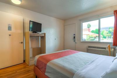 متل 6 وستمینستر اسود لنگ بیچ