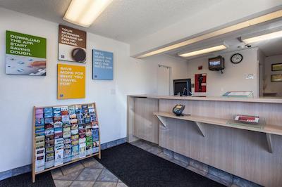 متل 6 استکتون-چارتر و وست