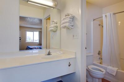 متل 6 استکتون-چارتر و وست