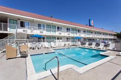 متل 6 استکتون-چارتر و وست