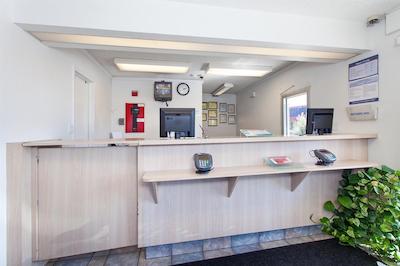 متل 6 استکتون-چارتر و وست