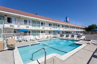 متل 6 استکتون-چارتر و وست