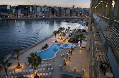 کاوالیری ارت هتل