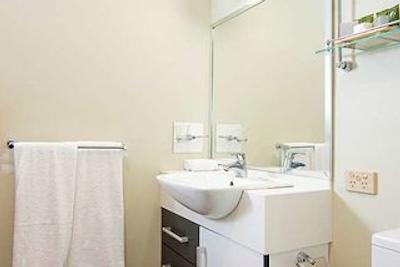 مانترا اُن ساندی ب راد