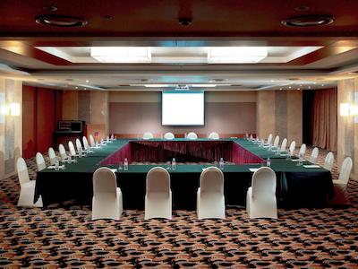 ایبیز امباسادر سوون هتل