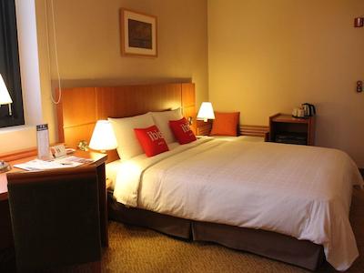 ایبیز امباسادر سوون هتل