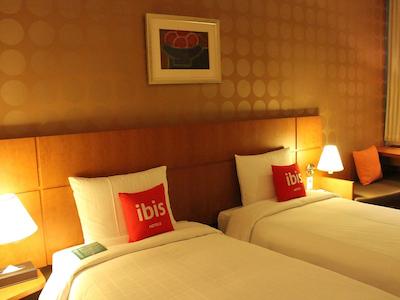 ایبیز امباسادر سوون هتل